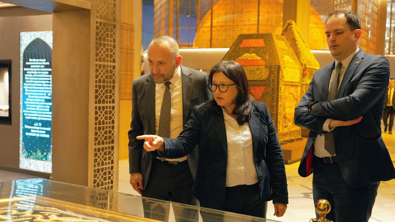 The 3,000-year-old bronze deer aroused great interest among the Croatian guests