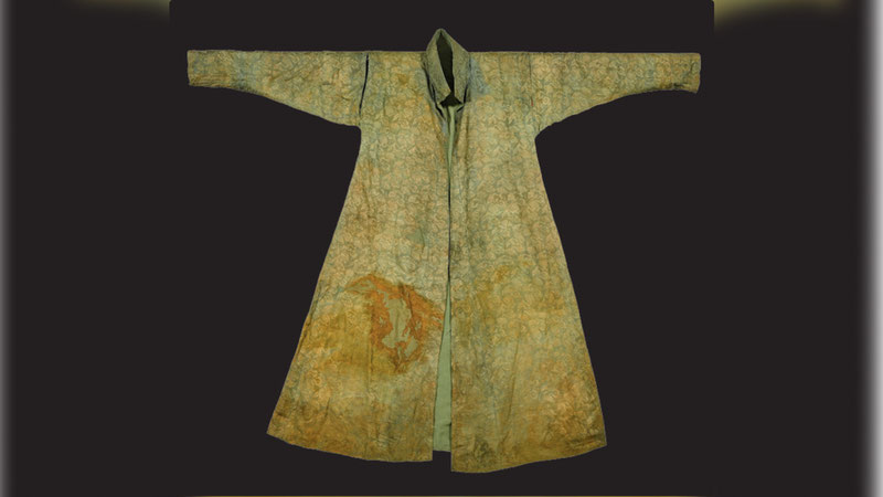 Темурийлар саройидан бугунгача етиб келган ҳашамат: XV асрга оид ноёб яшил ипак чопоннинг тарихий сири